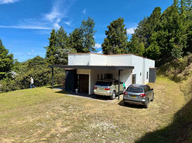 Casa de 4 alcobas en venta en Cuchillas De San Jose, Rionegro, 208 m² · foto 4 de 24