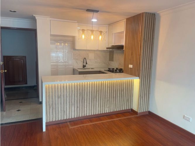 Apartaestudio en venta en Chicó Navarra, Bogotá, 38 m² · foto 2 de 14