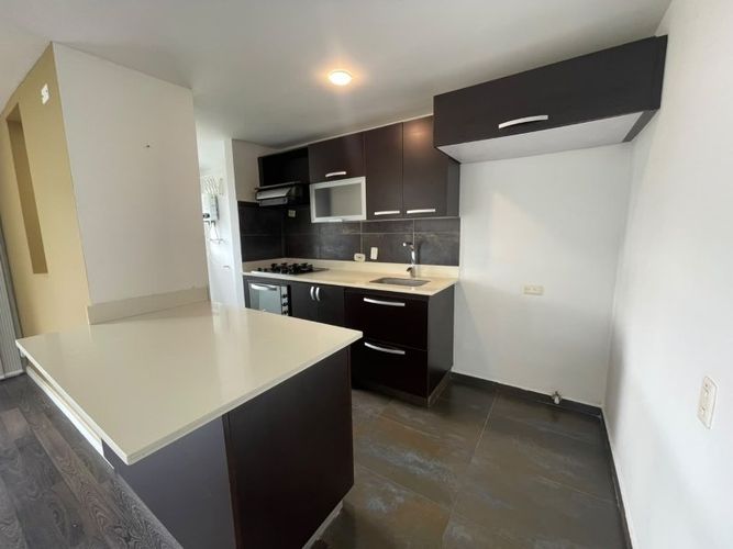 Apartamento de 2 alcobas en arriendo en Loma Del Esmeraldal, Envigado, 94 m² · foto 2 de 12