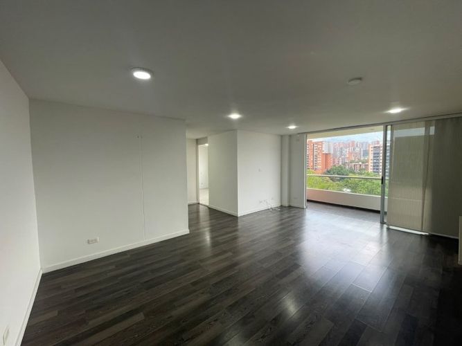 Apartamento de 2 alcobas en arriendo en Loma Del Esmeraldal, Envigado, 94 m² · foto 3 de 12