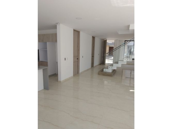 Casa de 5 alcobas en venta en Calima, Palmira, 323 m² · foto 16 de 24