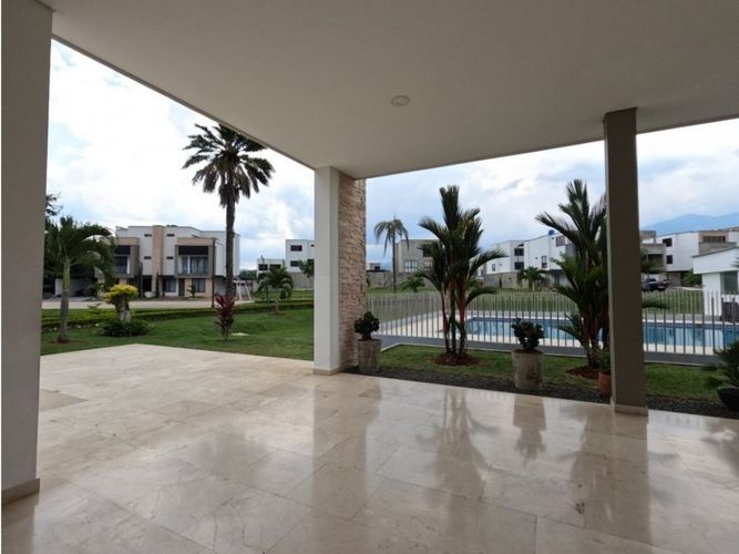 Casa de 5 alcobas en venta en Calima, Palmira, 323 m² · foto 2 de 24