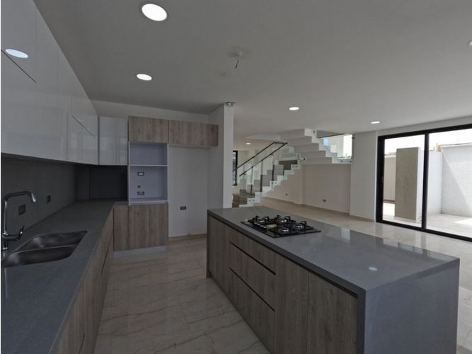 Casa de 5 alcobas en venta en Calima, Palmira, 323 m² · foto 11 de 24