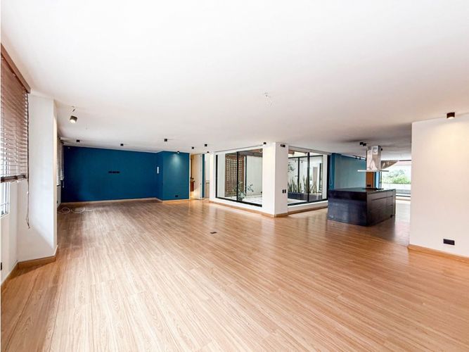Apartamento de 2 alcobas en arriendo en Santa Barbara Central, Bogotá, 200 m² · foto 2 de 11