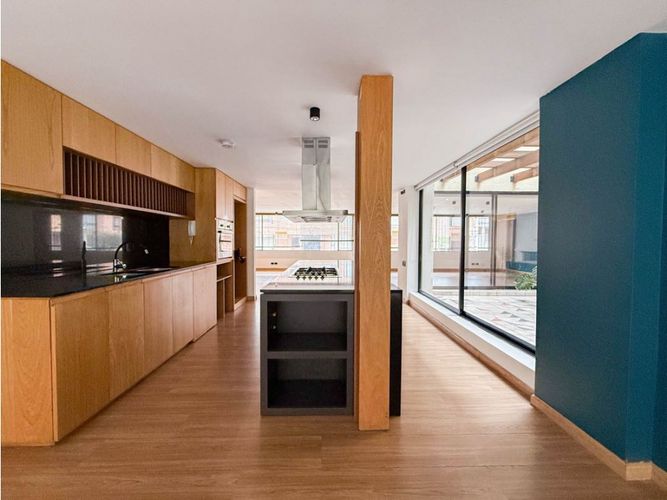 Apartamento de 2 alcobas en arriendo en Santa Barbara Central, Bogotá, 200 m² · foto 4 de 11
