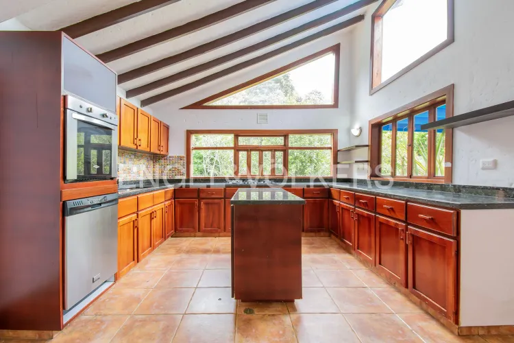 Casa de 4 alcobas en venta en Guaymaral, Bogotá, 363 m² · foto 8 de 20
