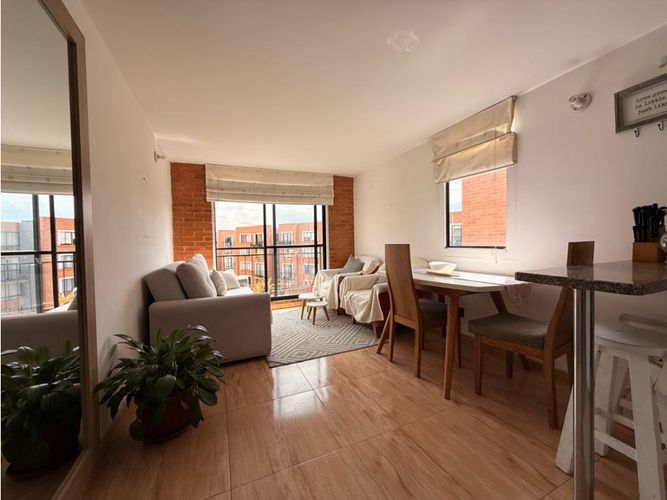 Apartamento de 3 alcobas en venta en La Magnolia, Madrid, 58 m² · foto 2 de 13
