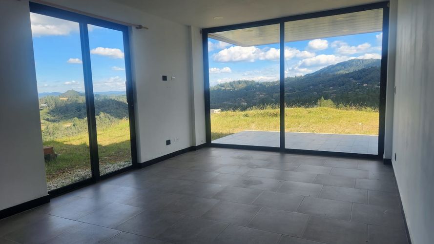 Casa de 7 alcobas en venta en Loma Del Escobero, Envigado, 466 m² · foto 21 de 24
