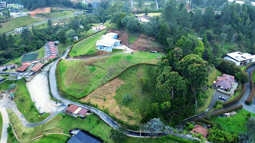 Casa de 7 alcobas en venta en Loma Del Escobero, Envigado, 466 m² · foto 3 de 24