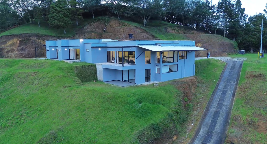 Casa de 7 alcobas en venta en Loma Del Escobero, Envigado, 466 m² · foto 2 de 24