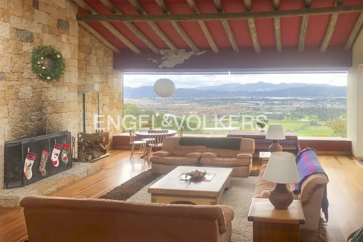Casa de 7 alcobas en venta en Sindamanoy, Chía, 1010 m² · foto 2 de 20
