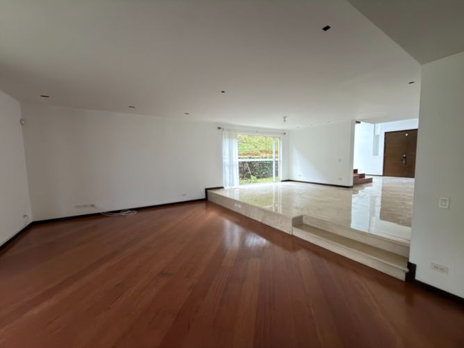 Casa de 7 alcobas en venta en Altos Del Poblado, Medellín, 700 m² · foto 4 de 22