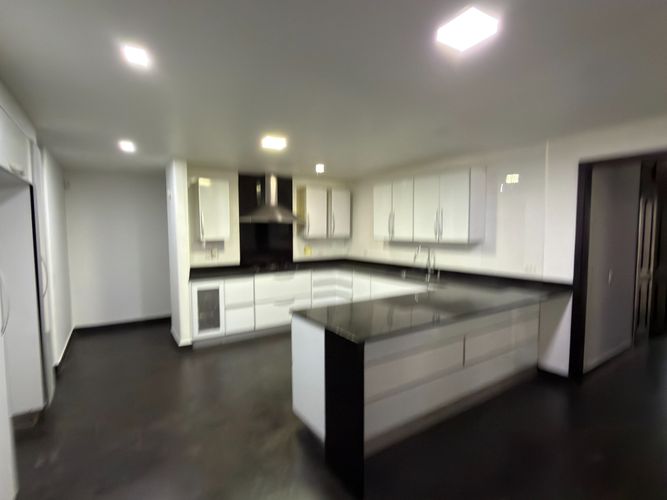 Casa de 7 alcobas en venta en Altos Del Poblado, Medellín, 700 m² · foto 7 de 22