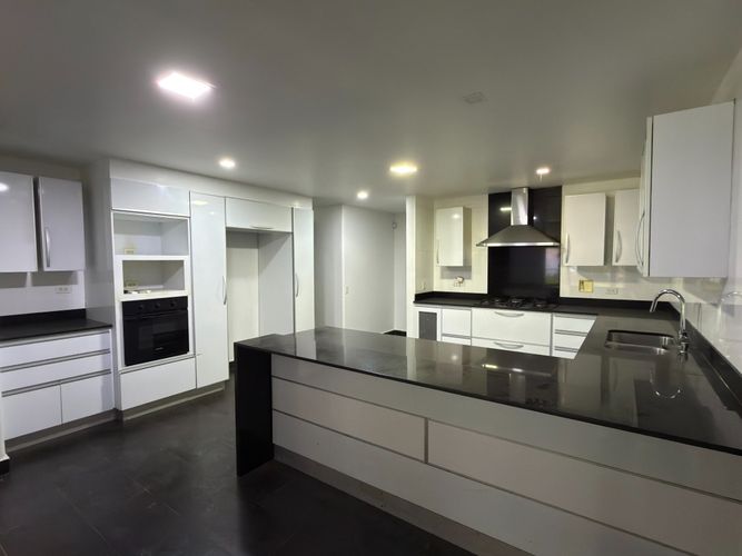 Casa de 7 alcobas en venta en Altos Del Poblado, Medellín, 700 m² · foto 6 de 22