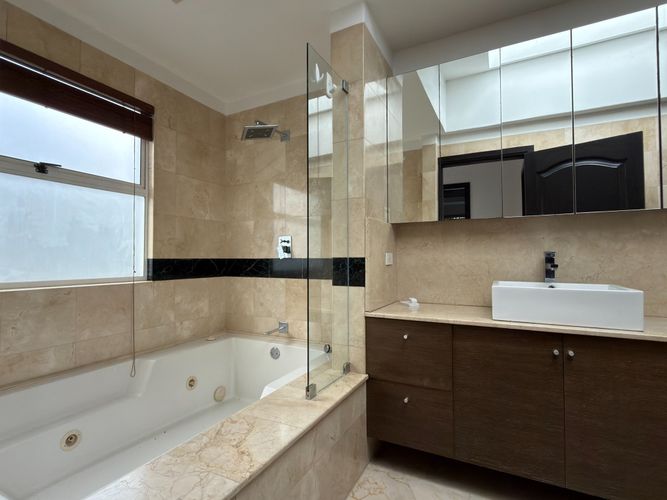 Casa de 7 alcobas en venta en Altos Del Poblado, Medellín, 700 m² · foto 12 de 22