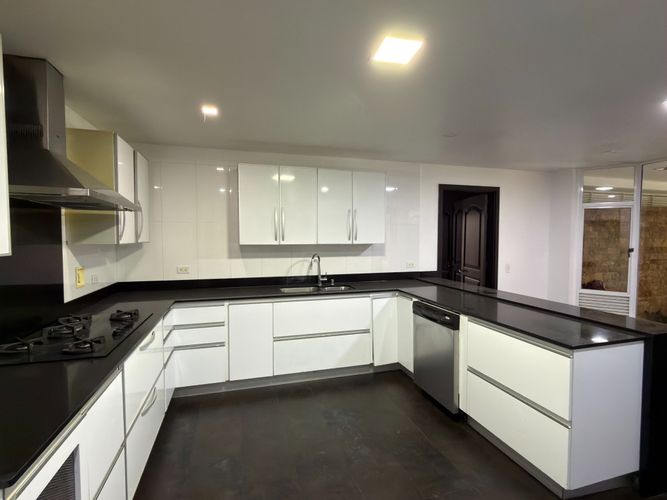 Casa de 7 alcobas en venta en Altos Del Poblado, Medellín, 700 m² · foto 5 de 22