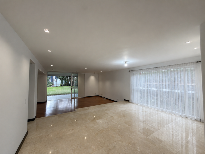 Casa de 7 alcobas en venta en Altos Del Poblado, Medellín, 700 m² · foto 3 de 22