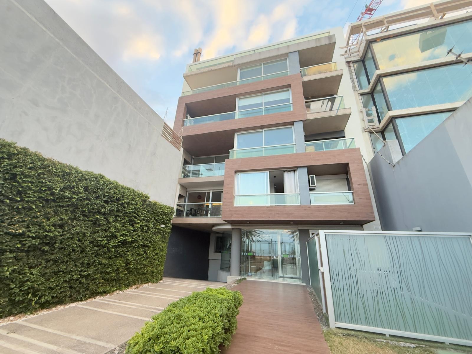 Oportunidad, venta de apartamento, 2 dormitorios, garaje, vista al mar