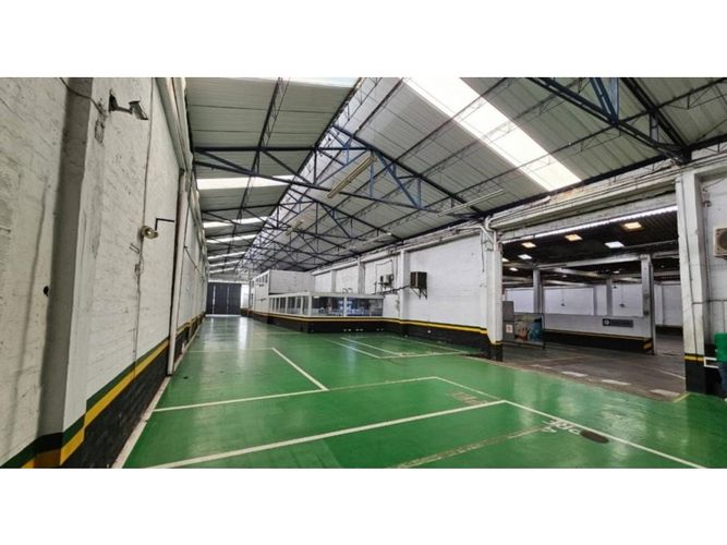 Bodega en arriendo en Perpetuo Socorro, Medellín, 800 m² · foto 2 de 7
