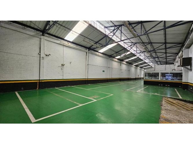 Bodega en arriendo en Perpetuo Socorro, Medellín, 800 m² · foto 3 de 7