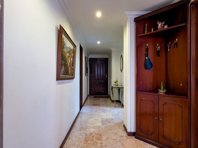 Apartamento de 3 alcobas en venta en Chicó Reservado, Bogotá, 130 m² · foto 2 de 24
