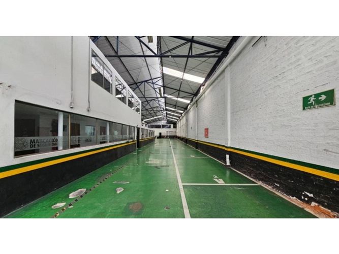 Bodega en arriendo en Perpetuo Socorro, Medellín, 800 m² · foto 4 de 7
