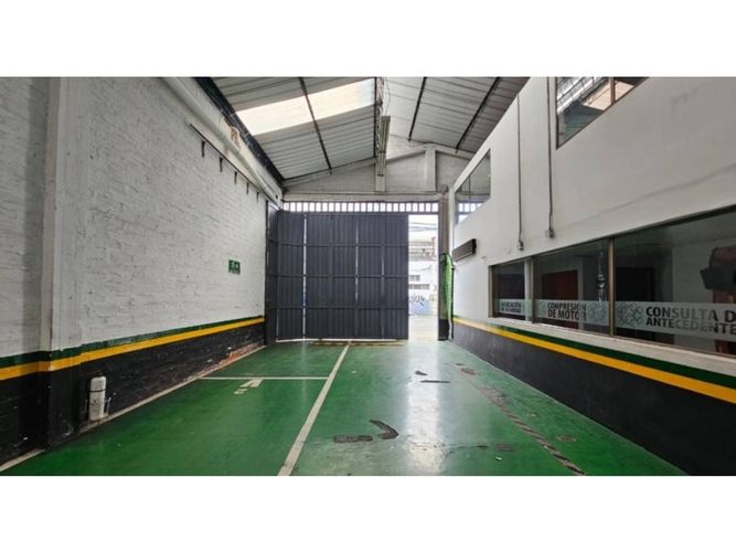Bodega en arriendo en Perpetuo Socorro, Medellín, 800 m² · foto 5 de 7