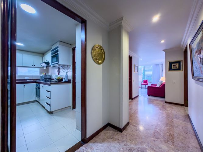 Apartamento de 3 alcobas en venta en Chicó Reservado, Bogotá, 130 m² · foto 3 de 24