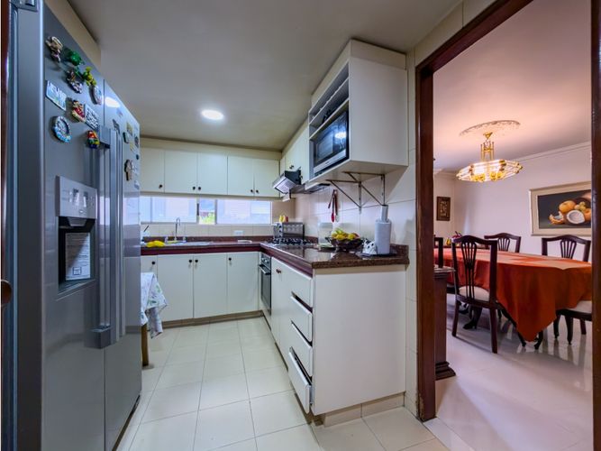 Apartamento de 3 alcobas en venta en Chicó Reservado, Bogotá, 130 m² · foto 4 de 24