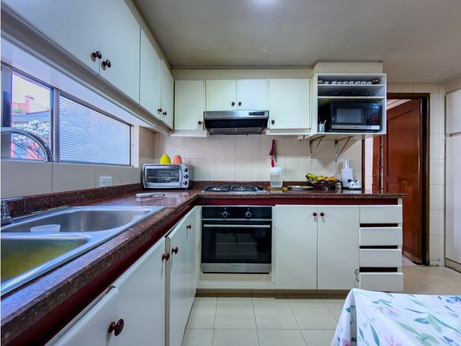 Apartamento de 3 alcobas en venta en Chicó Reservado, Bogotá, 130 m² · foto 6 de 24