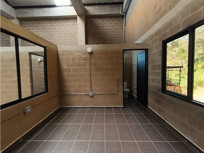Bodega en arriendo en Caqueta, La Estrella, 415 m² · foto 5 de 10