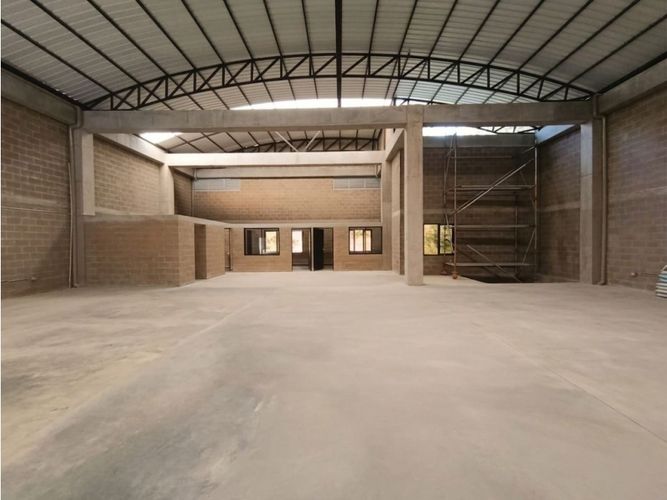 Bodega en arriendo en Caqueta, La Estrella, 415 m² · foto 7 de 10