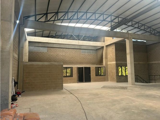 Bodega en arriendo en Caqueta, La Estrella, 415 m² · foto 8 de 10