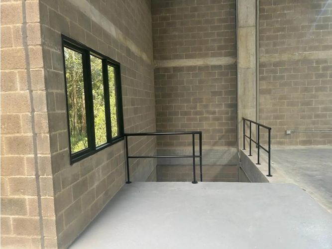 Bodega en arriendo en Caqueta, La Estrella, 415 m² · foto 9 de 10
