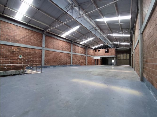 Bodega en arriendo en Sierra Morena, La Estrella, 735 m² · foto 3 de 10
