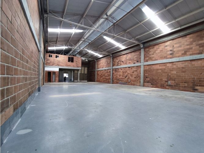 Bodega en arriendo en Sierra Morena, La Estrella, 735 m² · foto 4 de 10