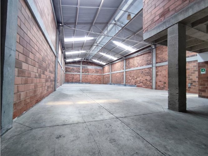 Bodega en arriendo en Sierra Morena, La Estrella, 735 m² · foto 8 de 10