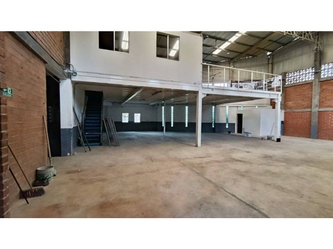 Bodega en arriendo en Caqueta, La Estrella, 710 m² · foto 2 de 13
