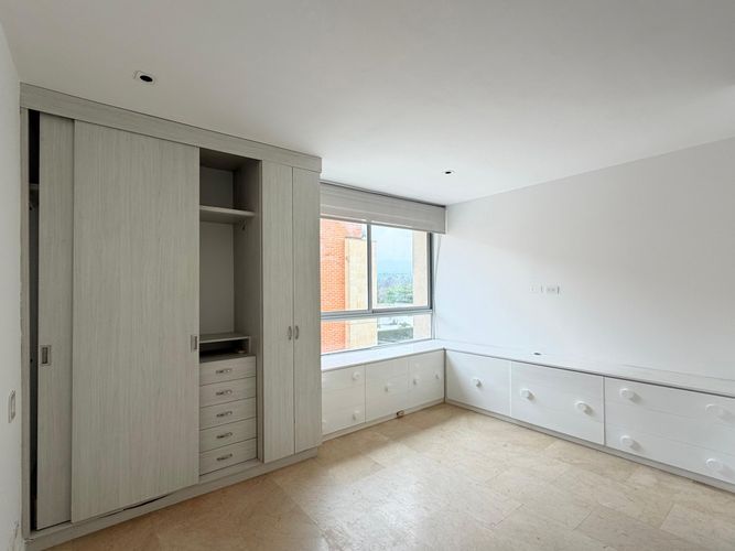 Apartamento de 5 alcobas en venta en Ciudad Jardin, Cali, 216 m² · foto 9 de 20