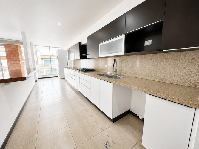 Apartamento de 3 alcobas en arriendo en Navarra, Bogotá, 240 m² · foto 4 de 22