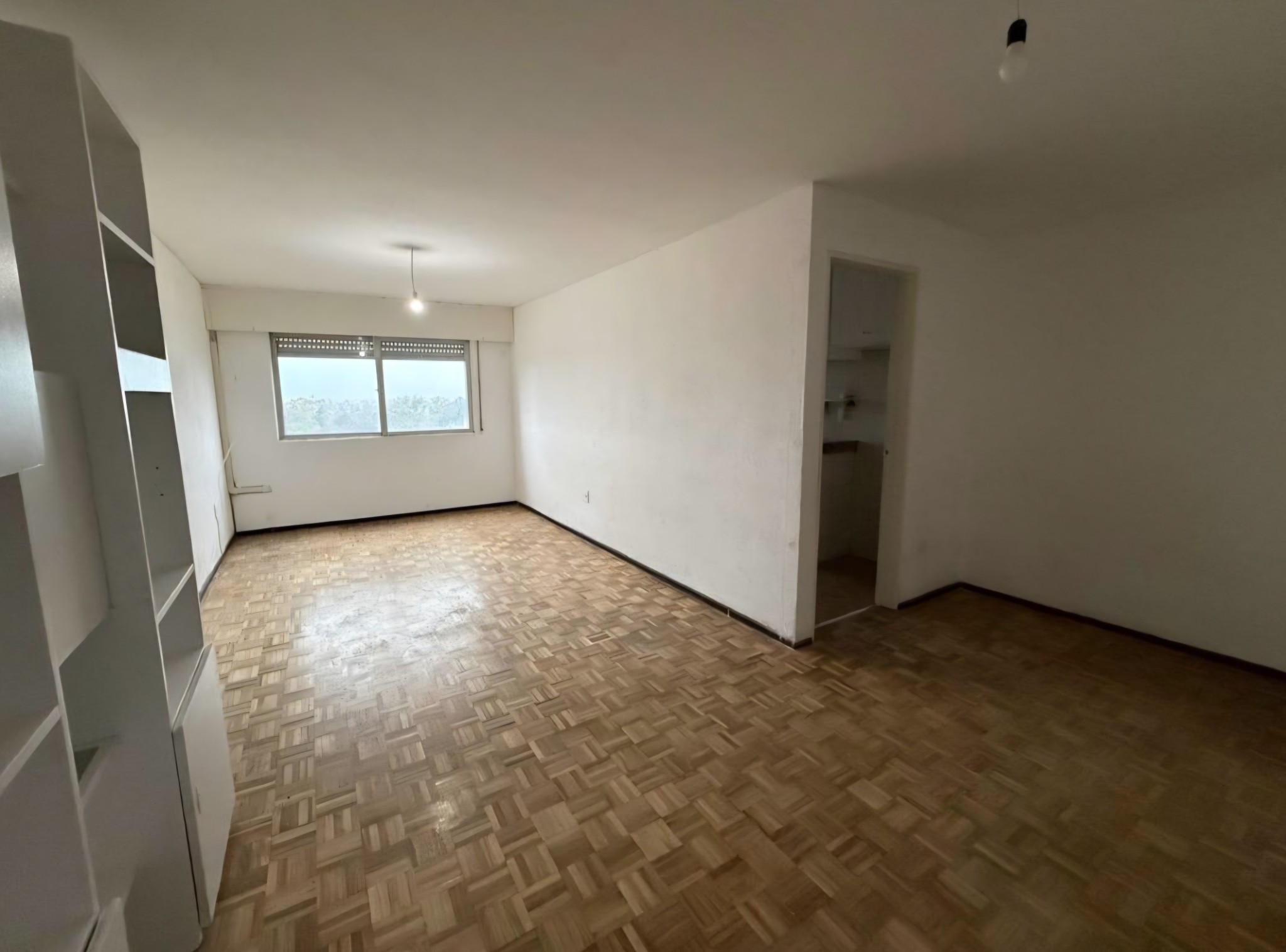 Exclusivo apartamento de 2 dormitorios con garage en ubicación premium sobre Av. Italia, a pasos de Terminal Tres Cruces.