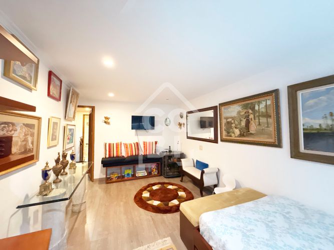 Apartamento de 4 alcobas en venta en La Carolina, Bogotá, 240 m² · foto 2 de 24