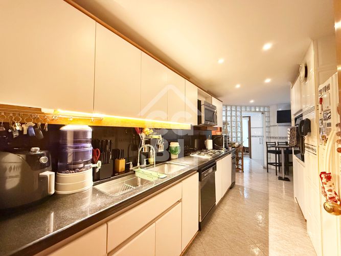 Apartamento de 4 alcobas en venta en La Carolina, Bogotá, 240 m² · foto 3 de 24