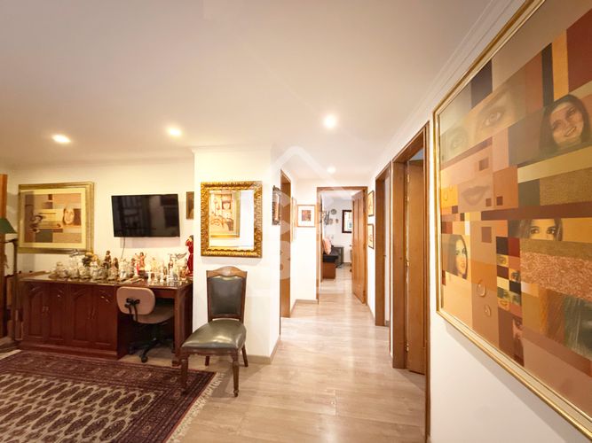 Apartamento de 4 alcobas en venta en La Carolina, Bogotá, 240 m² · foto 14 de 24