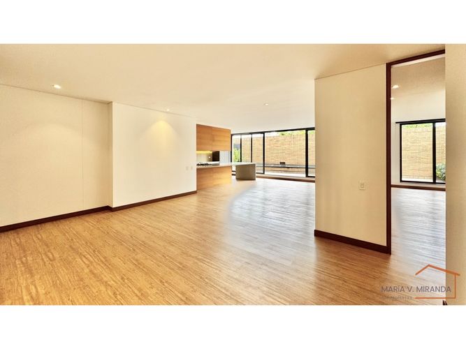 Apartamento de 2 alcobas en venta en Santa Barbara Alta, Bogotá, 193 m² · foto 2 de 24