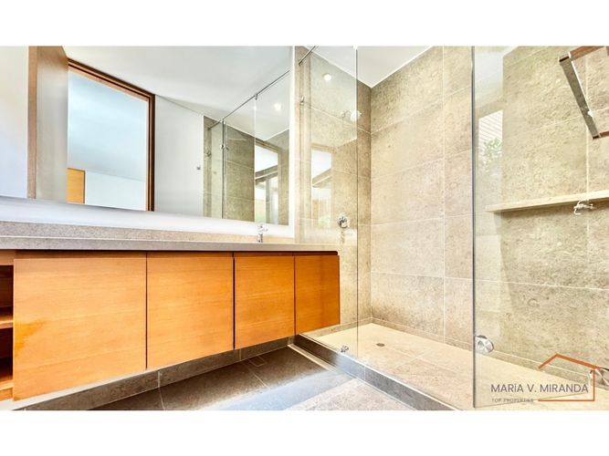 Apartamento de 2 alcobas en venta en Santa Barbara Alta, Bogotá, 193 m² · foto 6 de 24