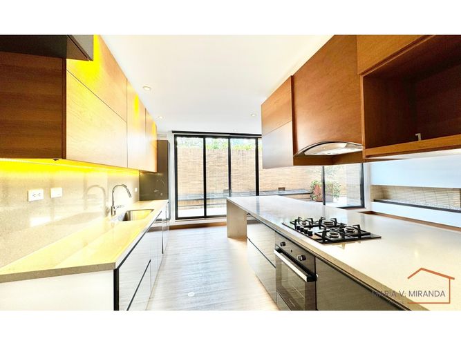 Apartamento de 2 alcobas en venta en Santa Barbara Alta, Bogotá, 193 m² · foto 10 de 24
