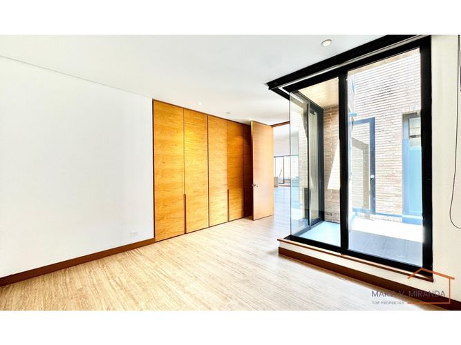 Apartamento de 2 alcobas en venta en Santa Barbara Alta, Bogotá, 193 m² · foto 22 de 24