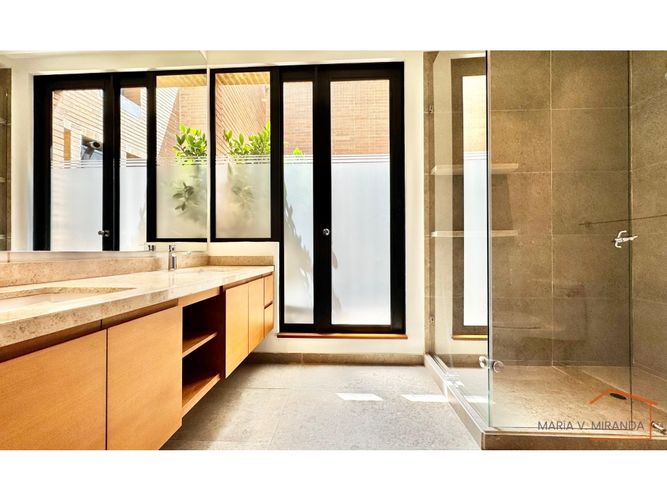 Apartamento de 2 alcobas en venta en Santa Barbara Alta, Bogotá, 193 m² · foto 23 de 24