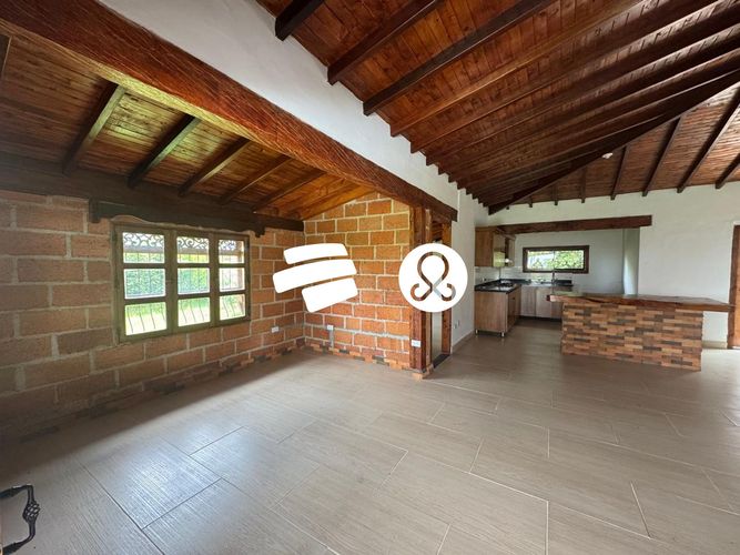 Finca en venta en Santa Elena, Medellín, 1320 m² · foto 4 de 12